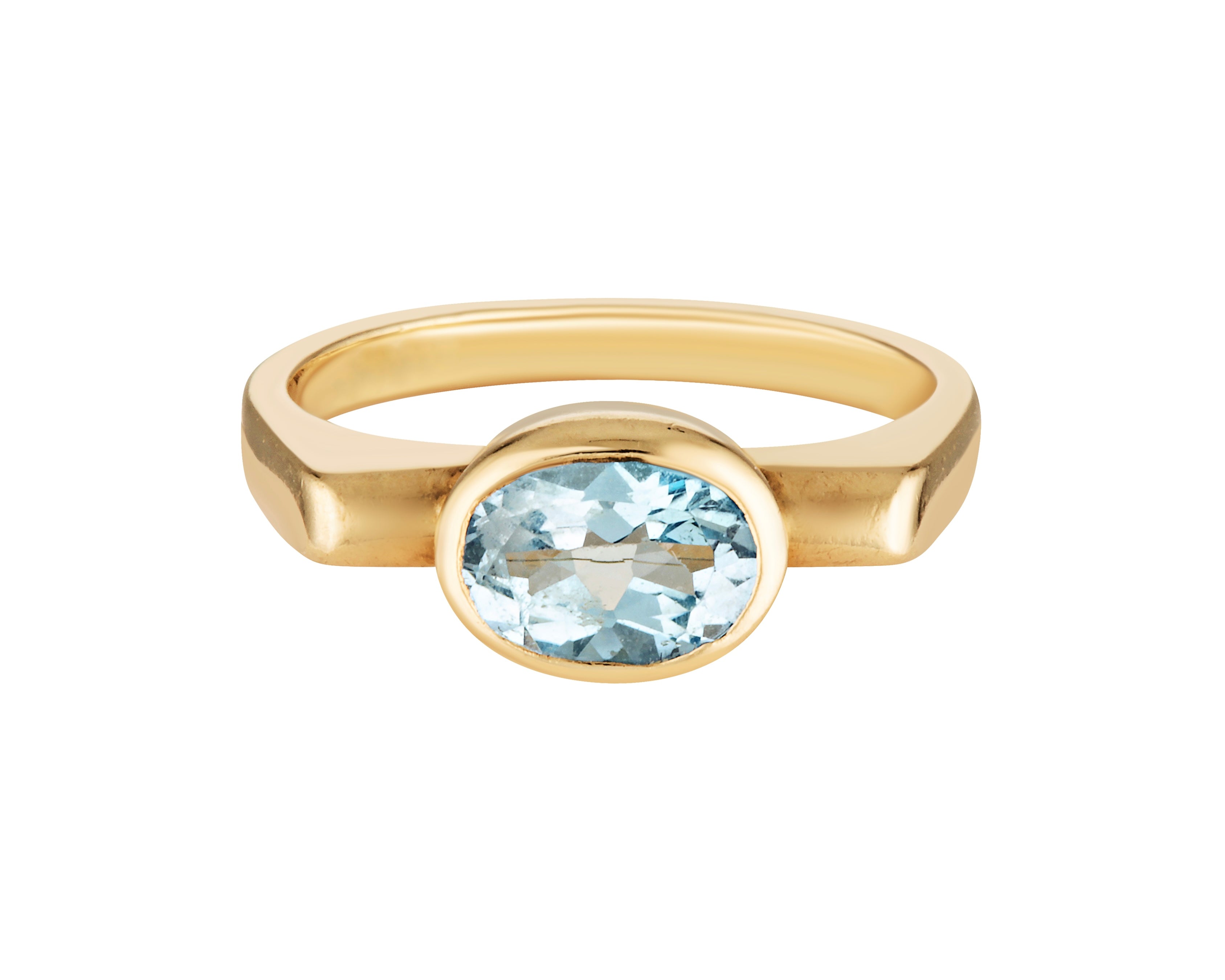 Pale blue Aquamarine ring in solid 9kt gold