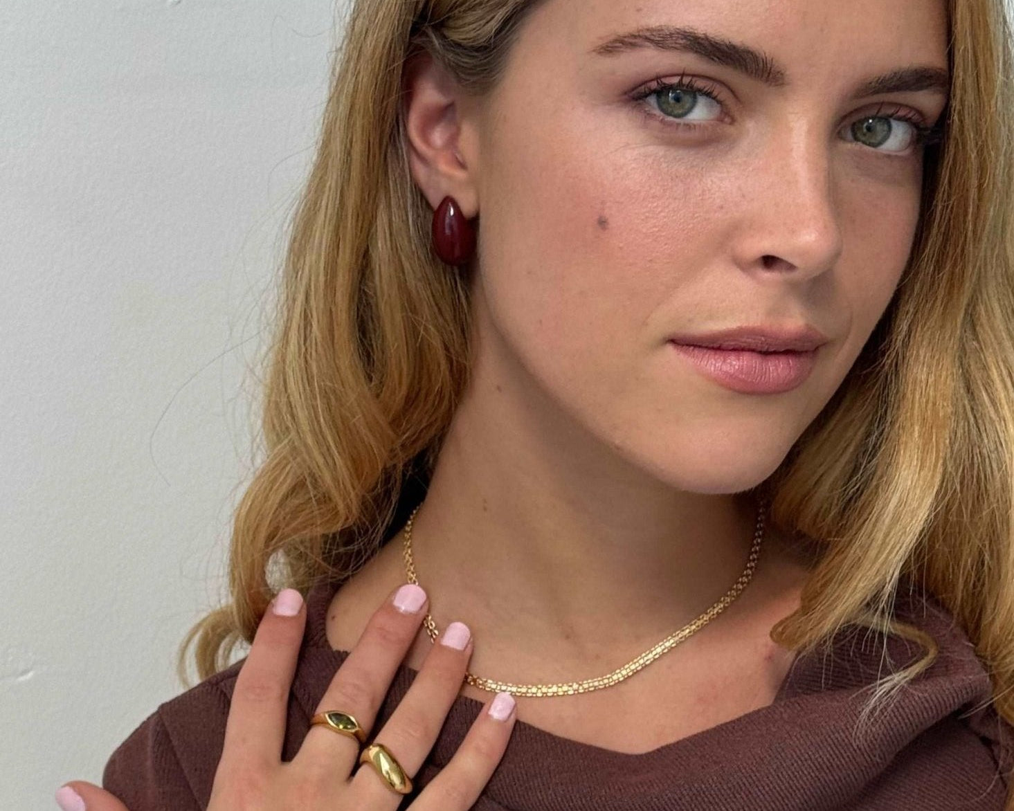 Maple Necklace in stunning 18k gold. perfect layering chain