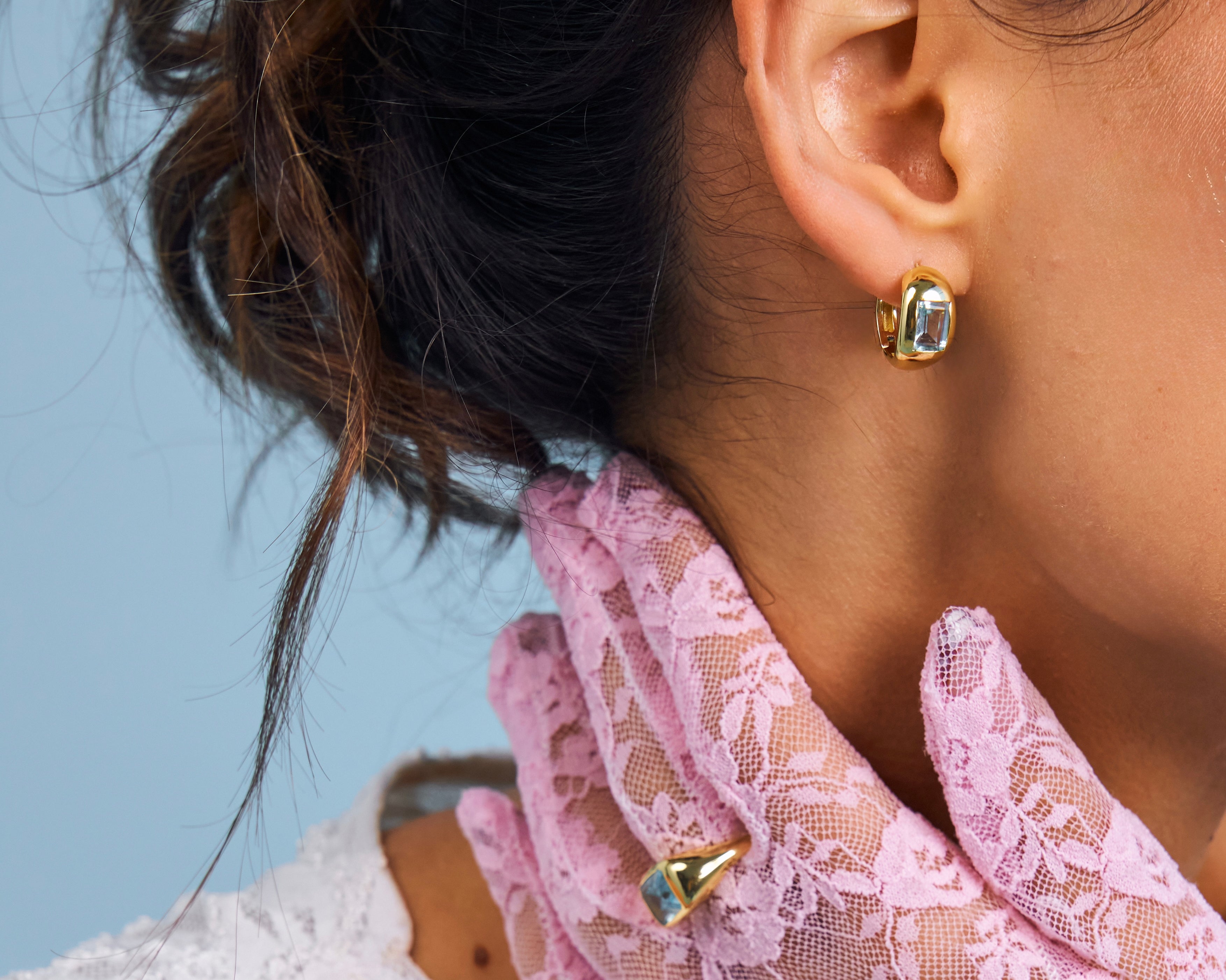Elegant 18k gold hoops with Aquamarine stone