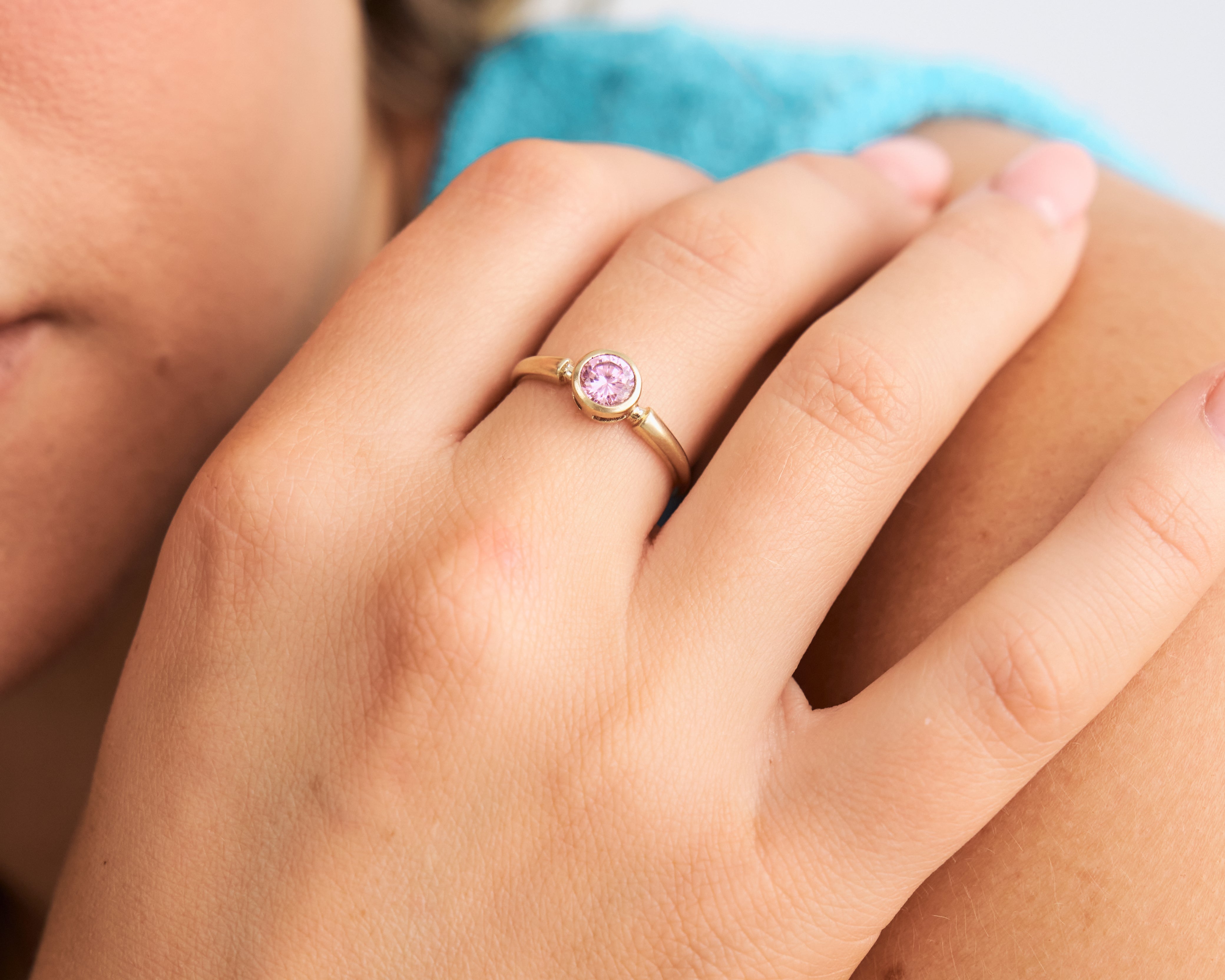 Elegant and simple pink morganite solid gold ring