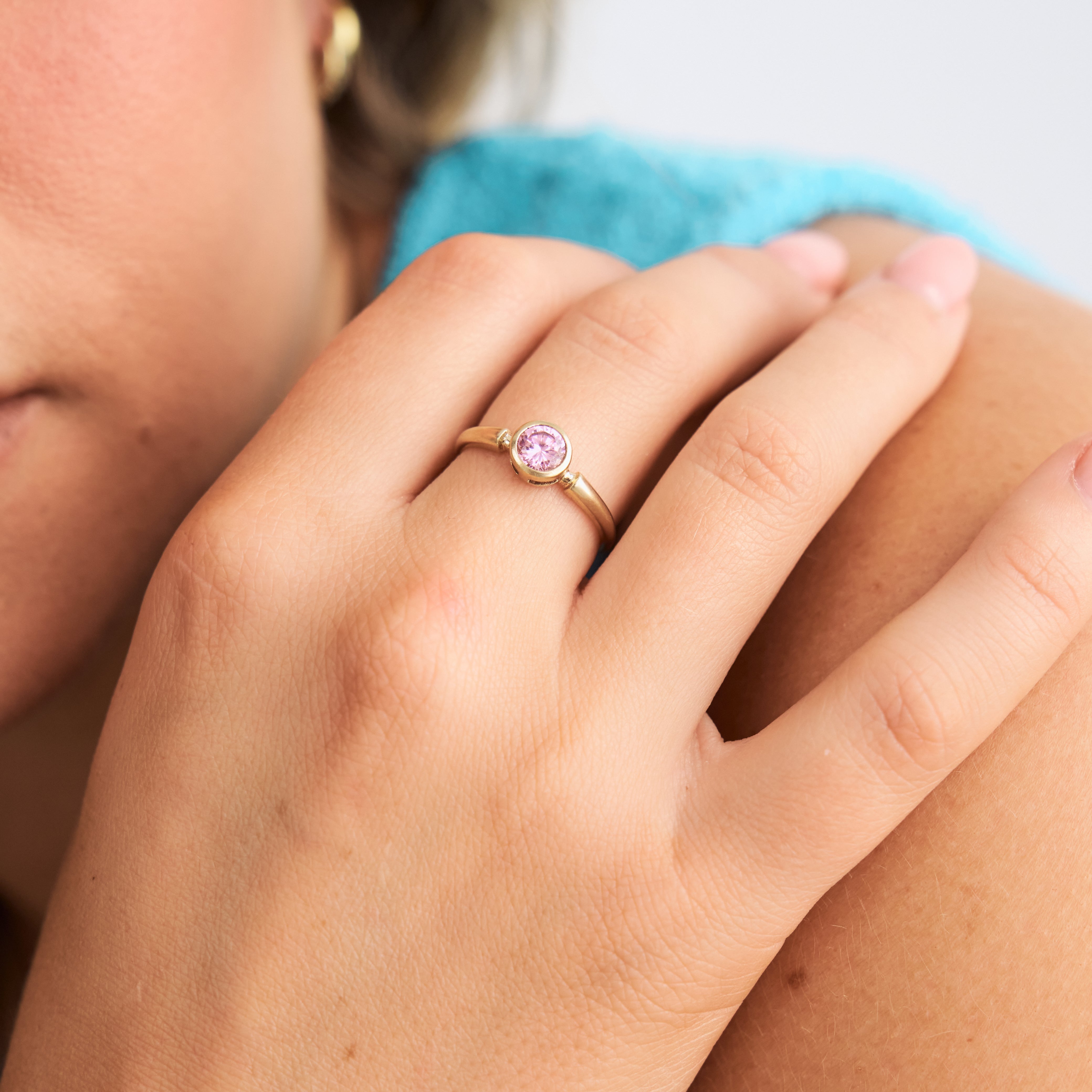 Elegant and simple pink morganite solid gold ring