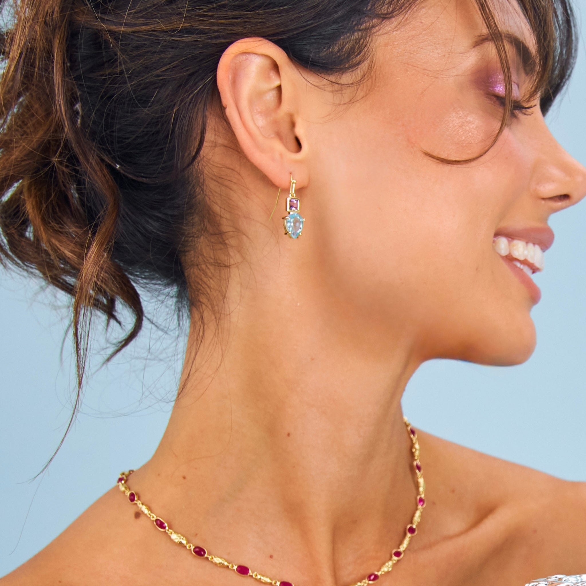 Pompadour wire earrings in 18k gold vermeil